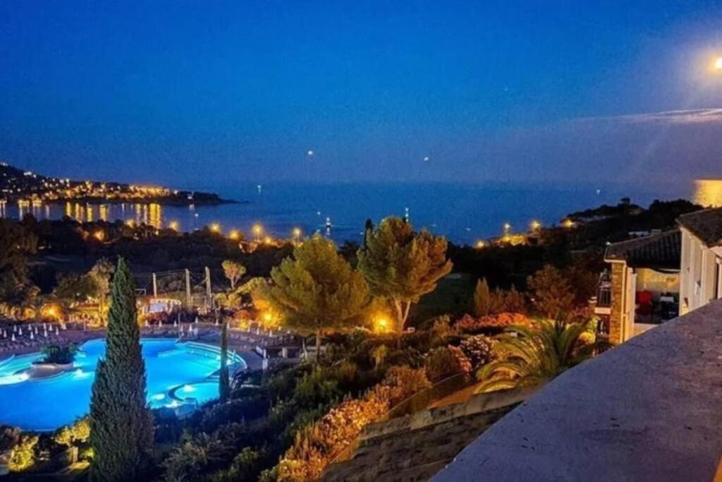 Superbe Appartement Village Cap Esterel 4P Climatise Saint-Raphaël Dış mekan fotoğraf
